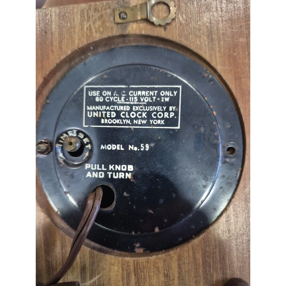 United Clock Company Electric Wall Clock Model No. 59 1950s Working
